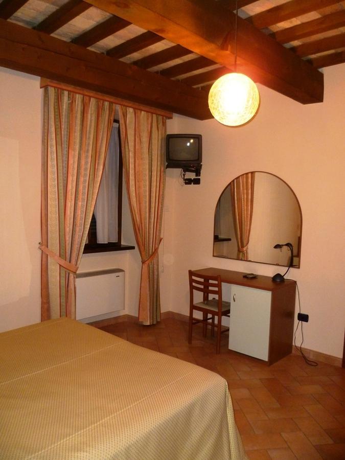 Hotel Santa Chiara Sant'Angelo in Vado Bagian luar foto